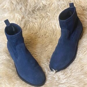 Chic Navy Heeled Boots for Women